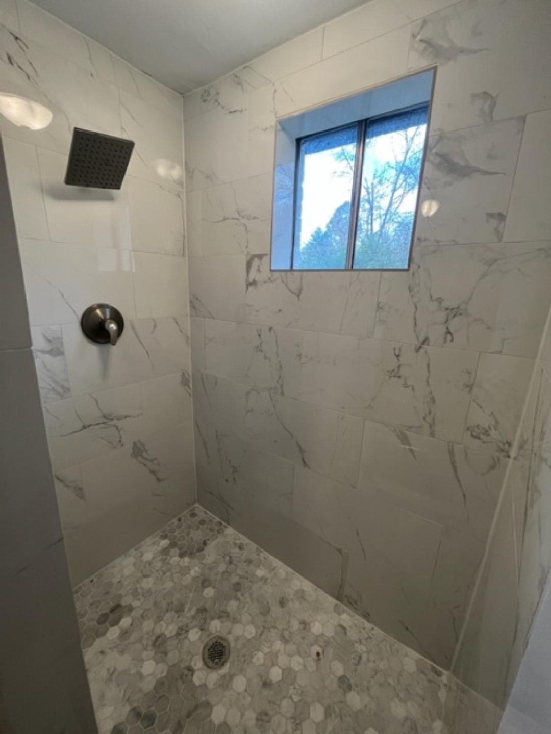 858 Eyers Road Memphis, TN 38109 - Photo 9 of 27 a bathroom with a shower