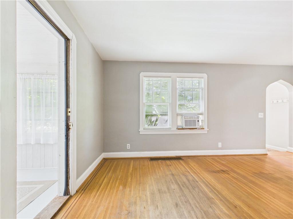 79 Ridgewood Drive Irondequoit, NY 14622 - Photo 12 of 50 Lving room
