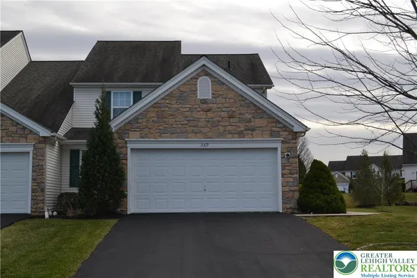 $2,850 | 269 Park Ridge Drive, Easton, PA 18040