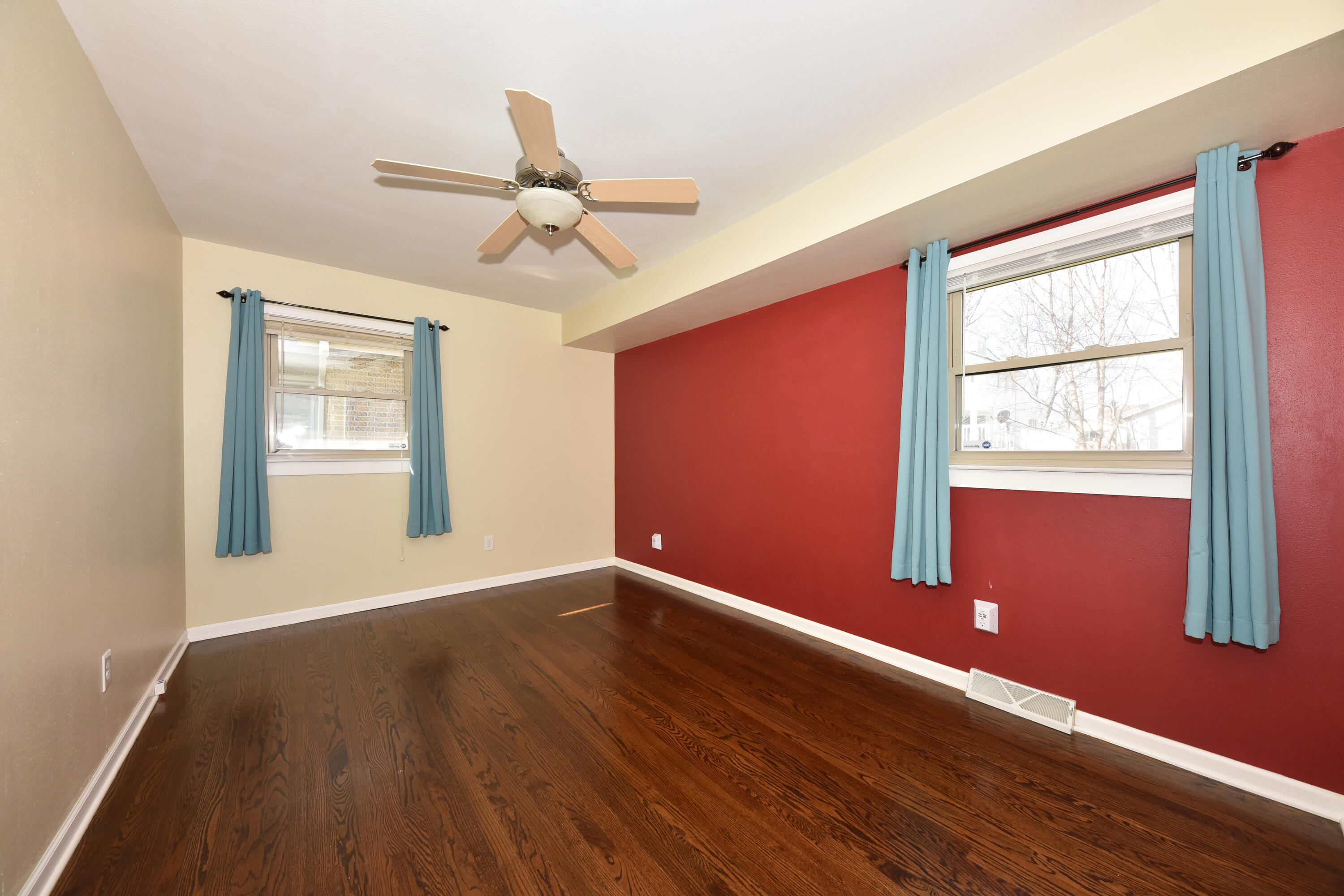 5669 South 24th Street Milwaukee, WI 53221 - Photo 13 of 33 Primary
