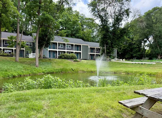 $179,900 | 93 Henry Law Avenue, Unit CRICKET BROOK CONDO #151, Dover, NH 03820