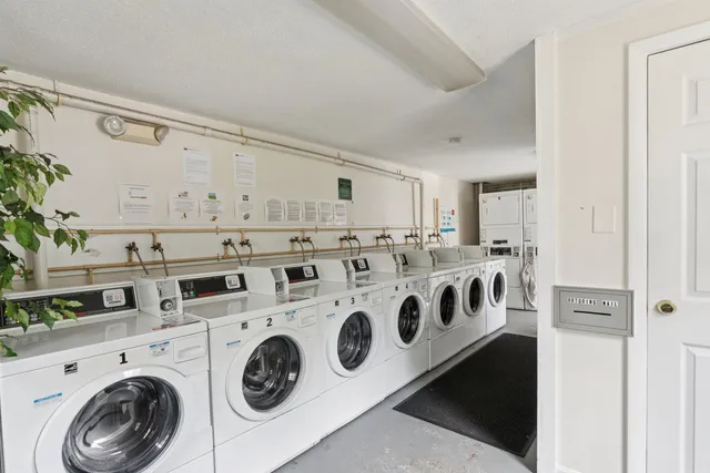 $179,900 | 93 Henry Law Avenue, Unit CRICKET BROOK CONDO #151, Dover, NH 03820