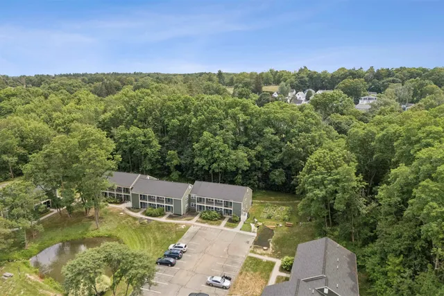 $179,900 | 93 Henry Law Avenue, Unit CRICKET BROOK CONDO #151, Dover, NH 03820