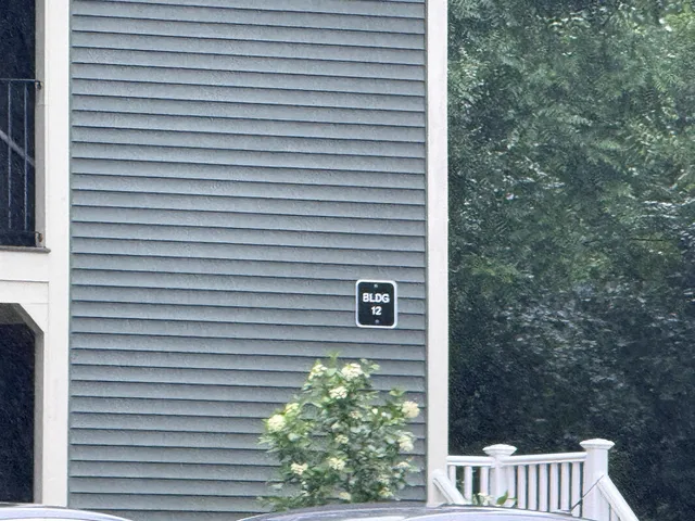 $179,900 | 93 Henry Law Avenue, Unit CRICKET BROOK CONDO #151, Dover, NH 03820