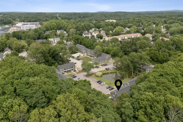 $179,900 | 93 Henry Law Avenue, Unit CRICKET BROOK CONDO #151, Dover, NH 03820