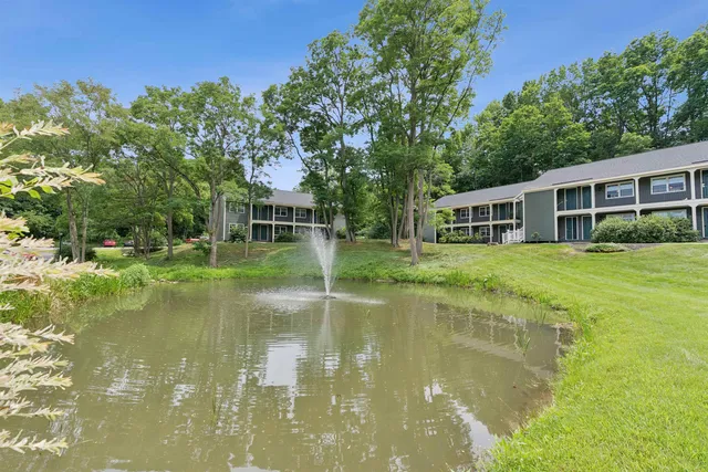 $179,900 | 93 Henry Law Avenue, Unit CRICKET BROOK CONDO #151, Dover, NH 03820