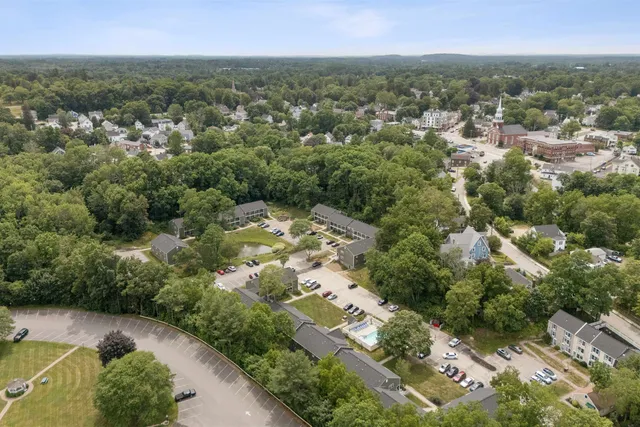 $179,900 | 93 Henry Law Avenue, Unit CRICKET BROOK CONDO #151, Dover, NH 03820