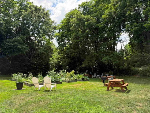 $179,900 | 93 Henry Law Avenue, Unit CRICKET BROOK CONDO #151, Dover, NH 03820