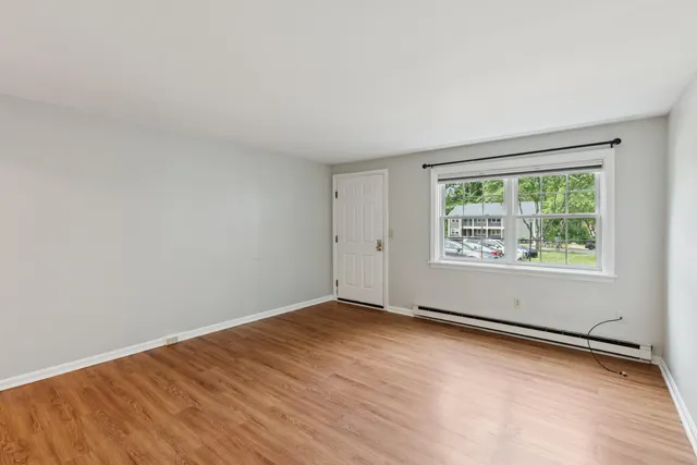 $179,900 | 93 Henry Law Avenue, Unit CRICKET BROOK CONDO #151, Dover, NH 03820