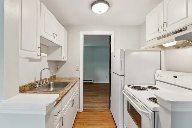 $179,900 | 93 Henry Law Avenue, Unit CRICKET BROOK CONDO #151, Dover, NH 03820