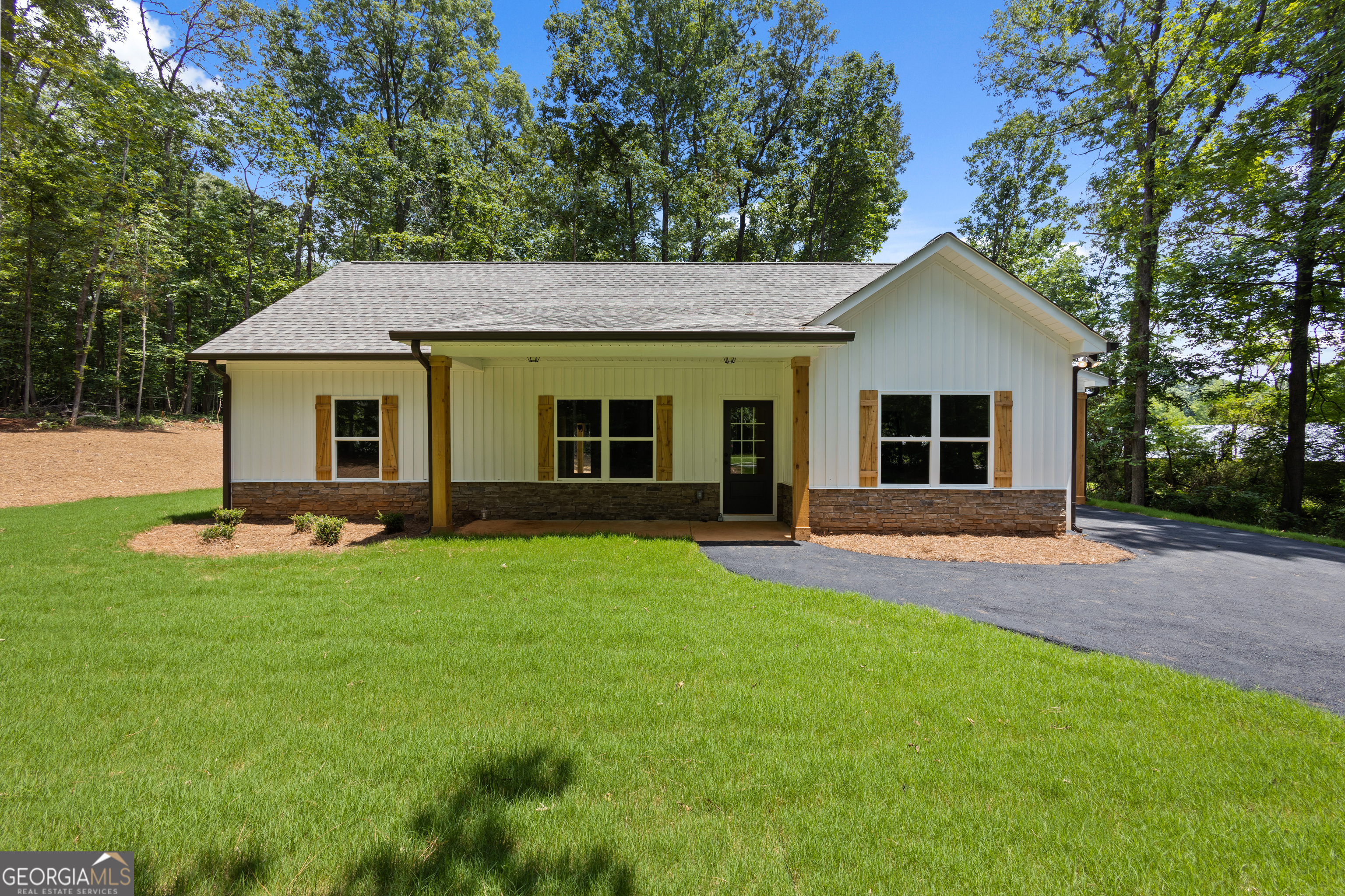 1081 Drummond Road Cedartown, GA 30125 - Photo 4 of 67 a front view of house with yard and green space