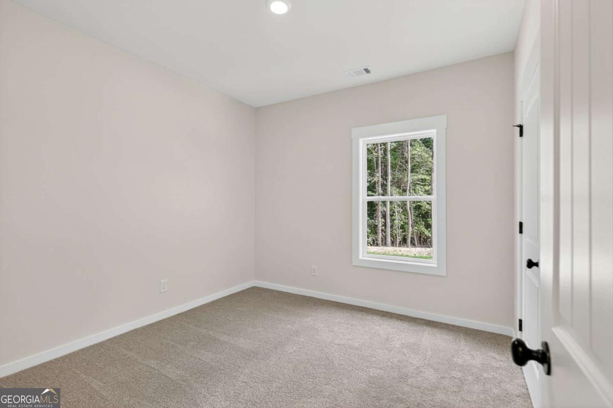 1081 Drummond Road Cedartown, GA 30125 - Photo 49 of 67 an empty room with a window