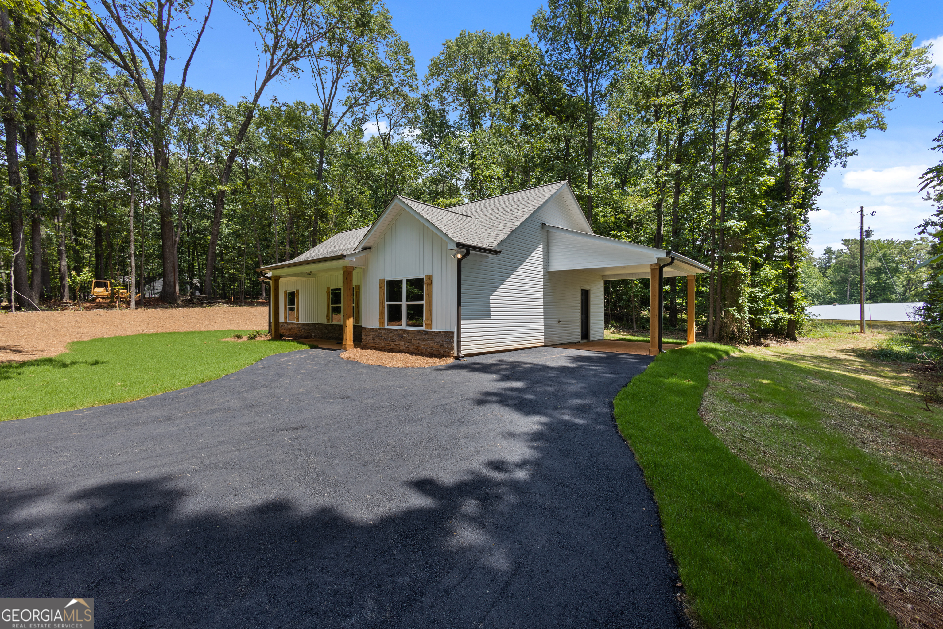1081 Drummond Road Cedartown, GA 30125 - Photo 6 of 67 front view of a house with a yard