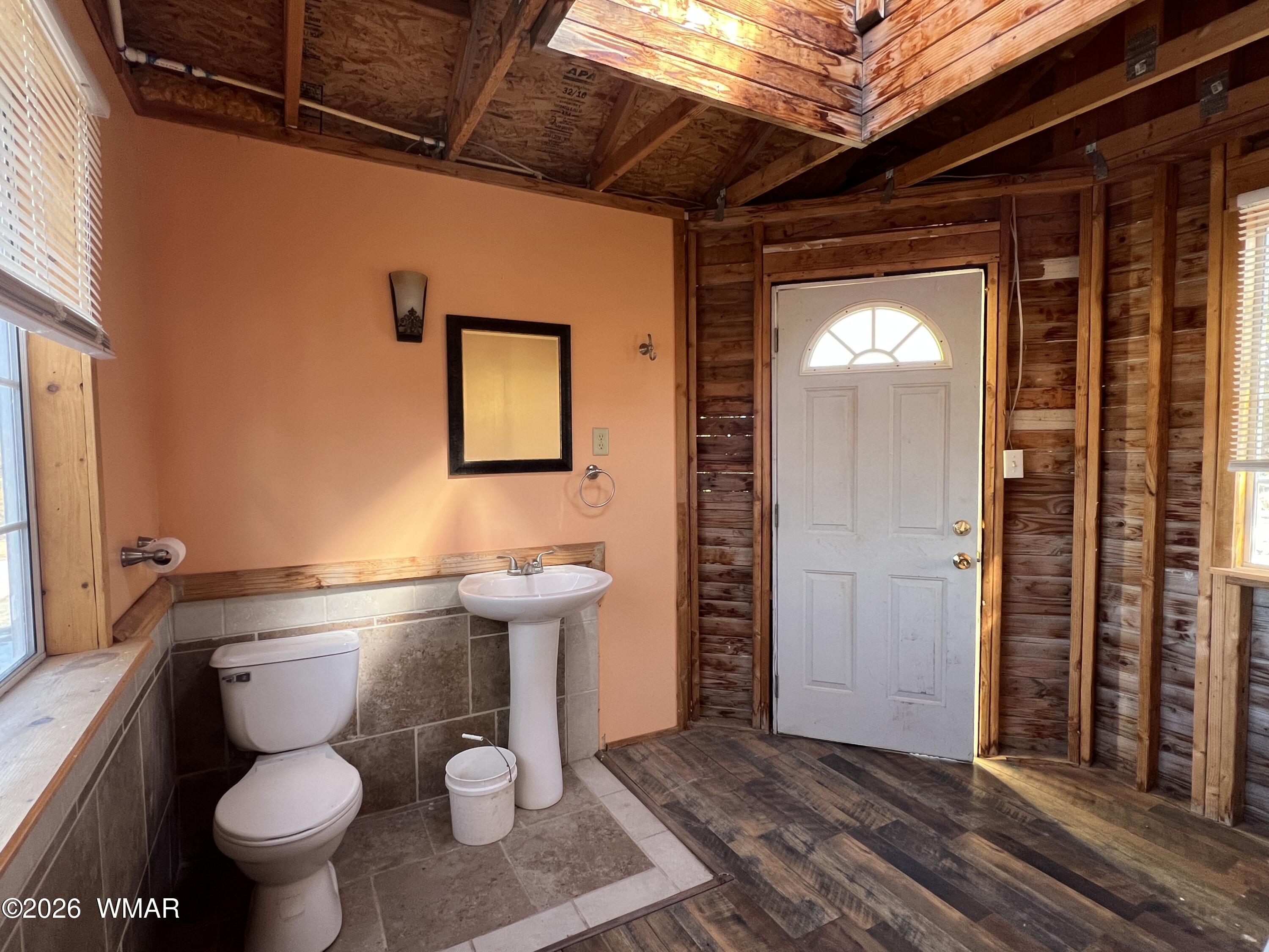 25 North County Road St. Johns, AZ 85936 - Photo 41 of 55 a bathroom with a toilet and a sink