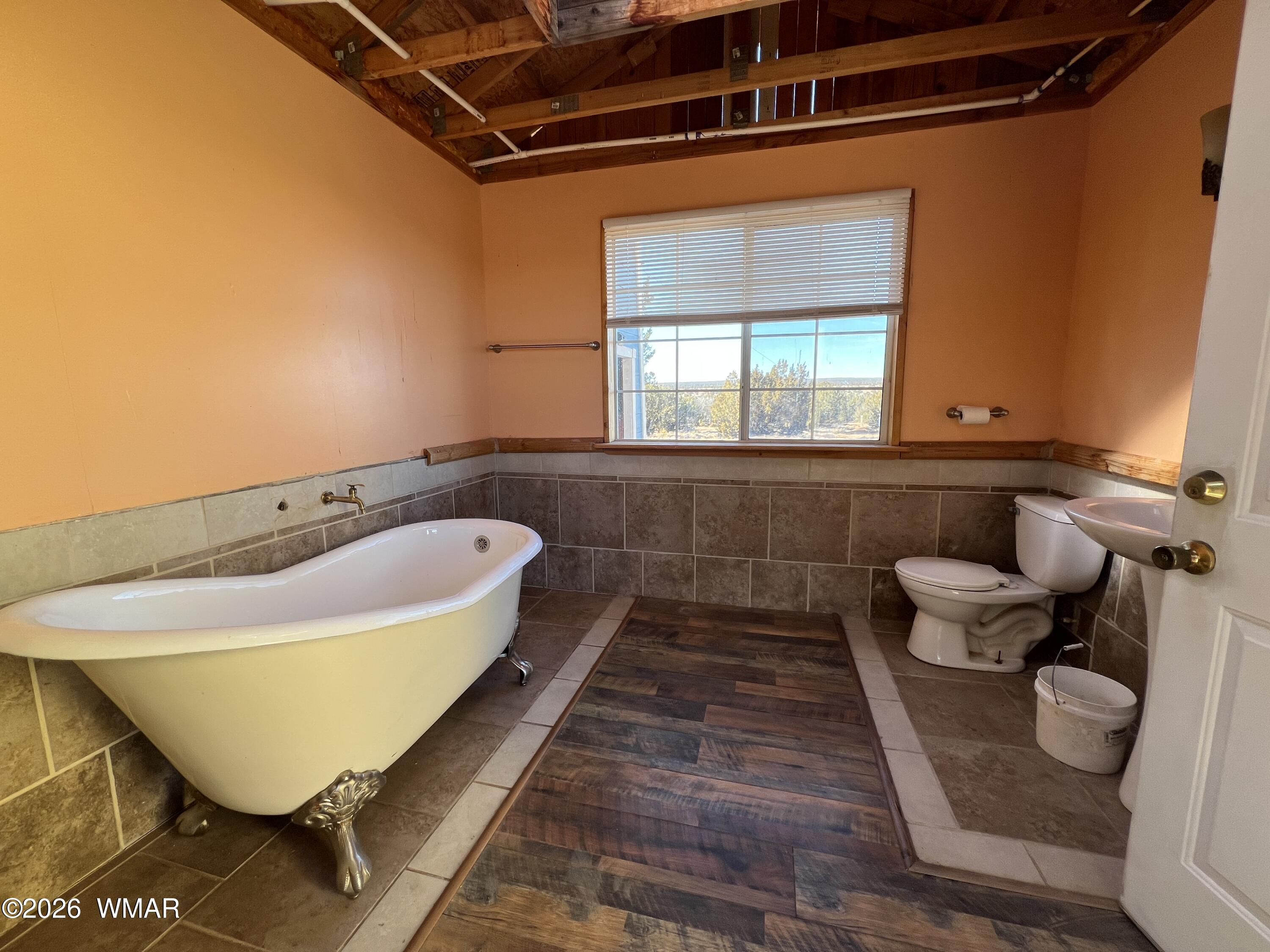 25 North County Road St. Johns, AZ 85936 - Photo 42 of 55 a bathroom with a bathtub and shower