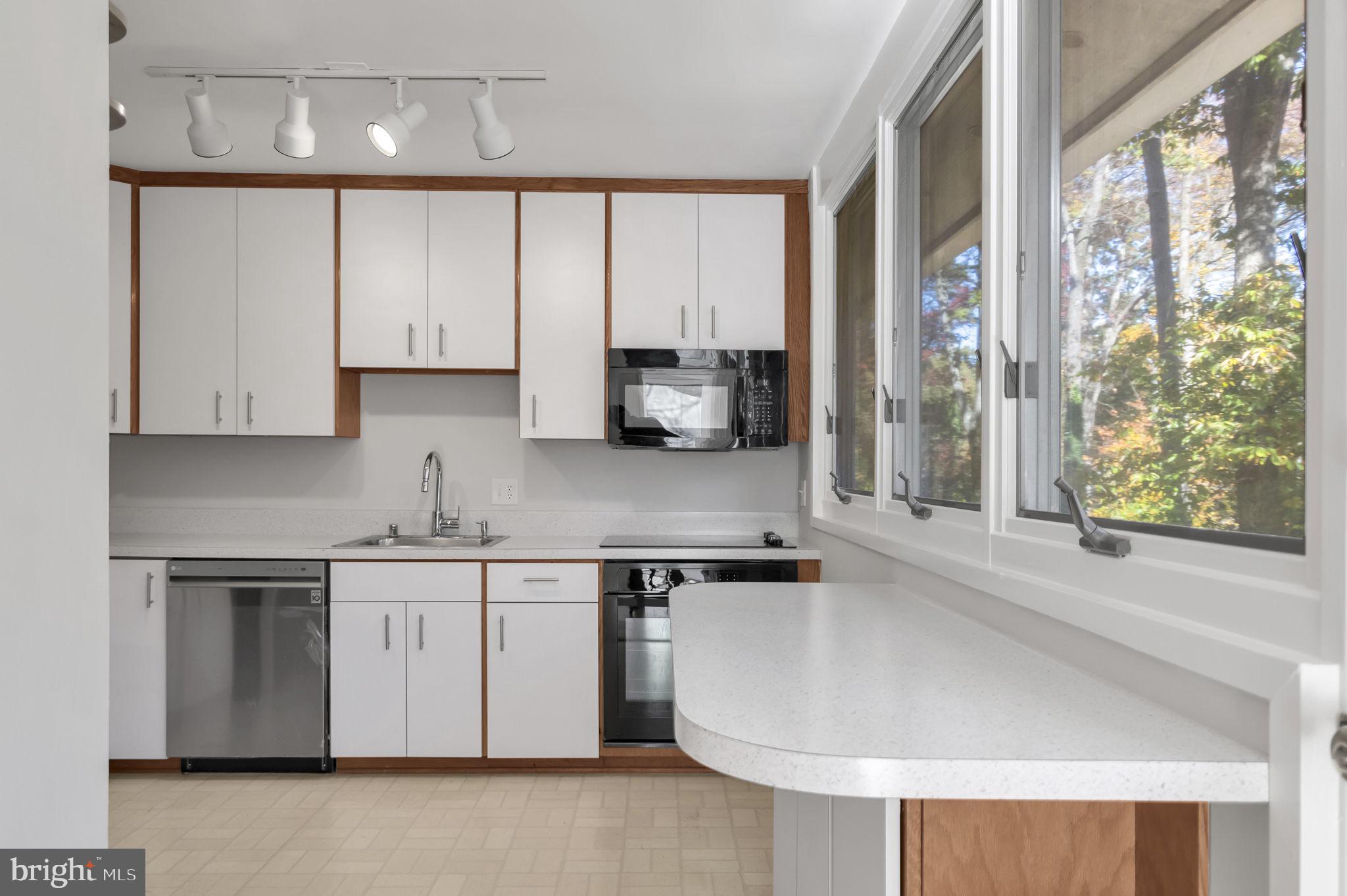 1905 Marthas Road Alexandria, VA 22307 - Photo 7 of 39