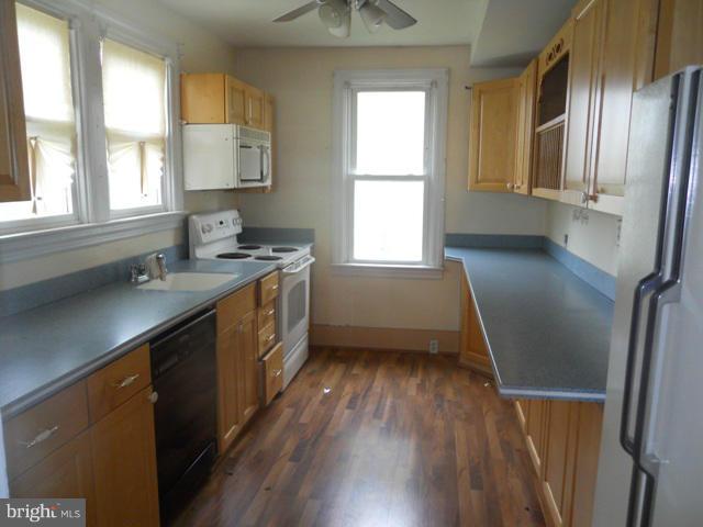 3926 Glenhurst Road Dundalk, MD 21222 - Photo 4 of 19 Kitchen