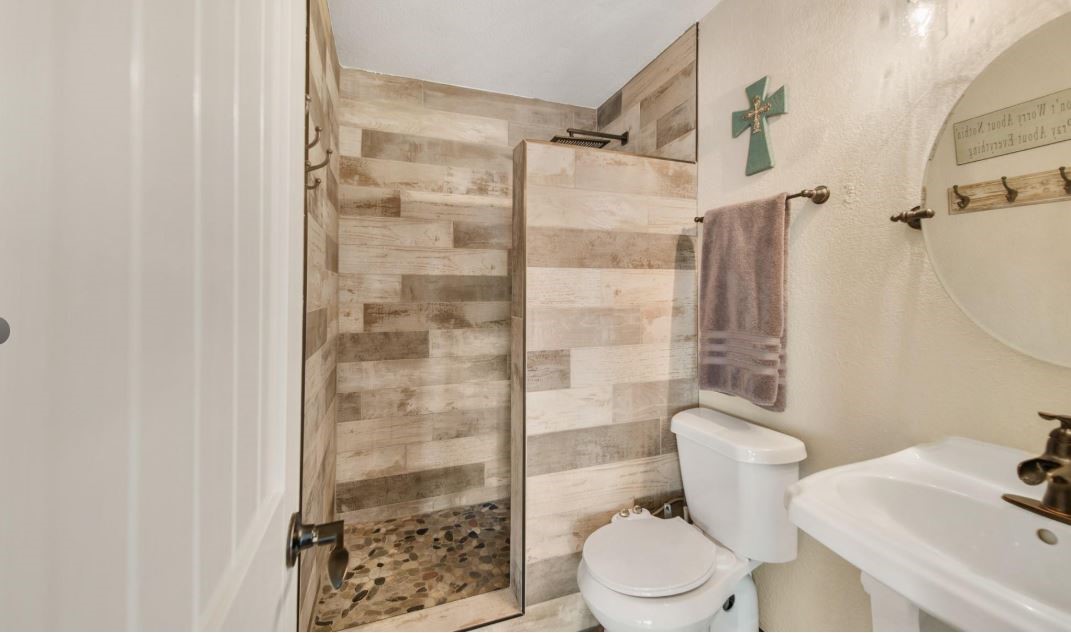 6714 Spray Lane, Unit C699A Rosharon, TX 77583 - Photo 33 of 48 3rd Floor Full Bathroom - Home has a Full Bathroom on each of the 3 floors, plus a Half Bath in the Garage. Garage Apartments have their own Full Baths as well. So Nobody should be waiting!