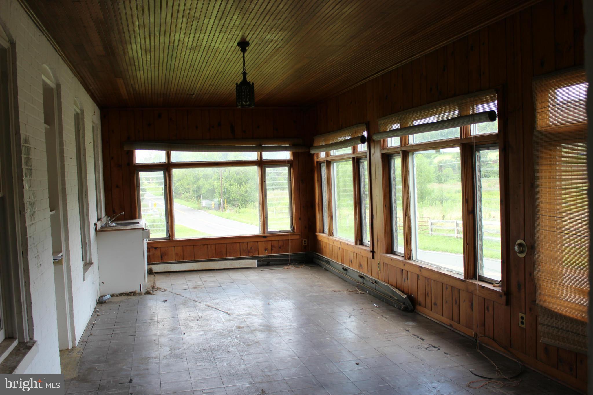 8724 Hollow Road Middletown, MD 21769 - Photo 10 of 29 Interior (General)