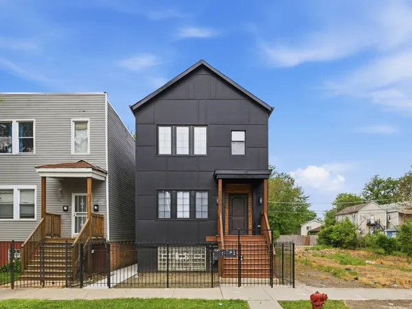 $525,000 | 4162 South Wells Street, Chicago, IL 60609