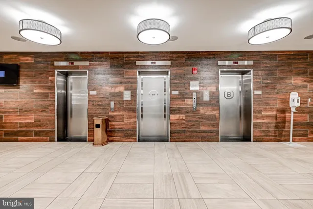 a view of a livingroom with closet
