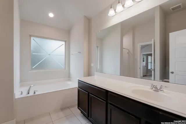 $1,775 | 10314 Francisco Way, Converse, TX 78109