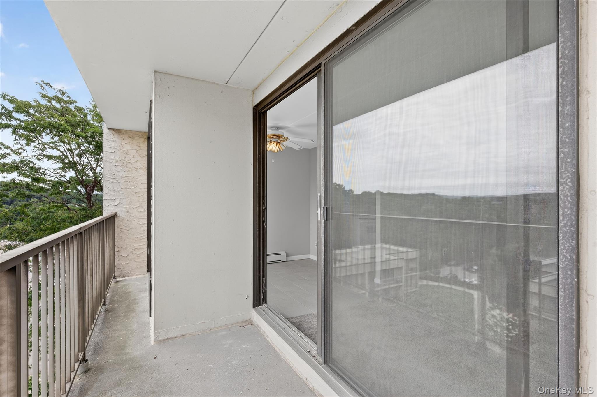 150 Overlook Avenue, Unit 7F Peekskill, NY 10566 - Photo 8 of 24 a bathroom with a shower