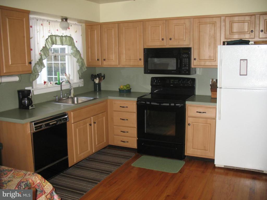 421 Springfield Court Lititz, PA 17543 - Photo 3 of 7