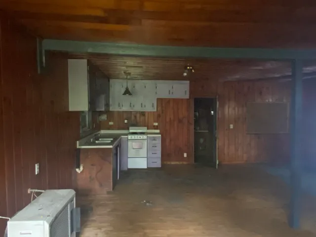 $199,000 | 8769 Highway 14, Brookfield, VT 05036