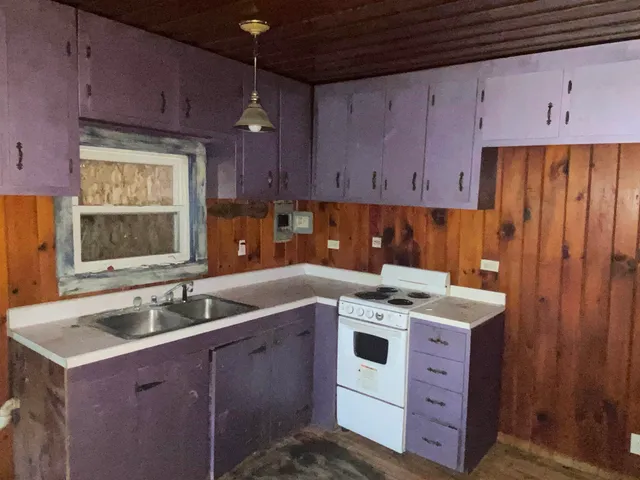 $199,000 | 8769 Highway 14, Brookfield, VT 05036