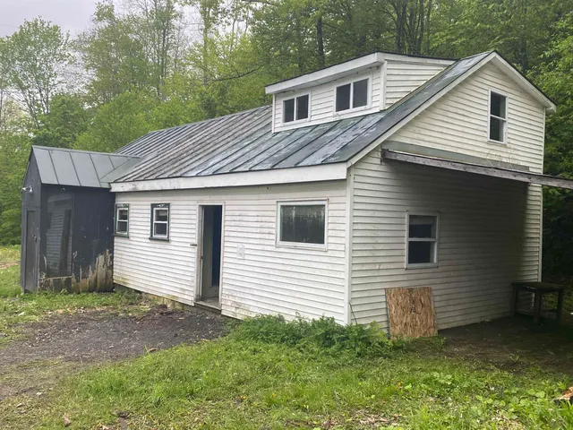 $199,000 | 8769 Highway 14, Brookfield, VT 05036