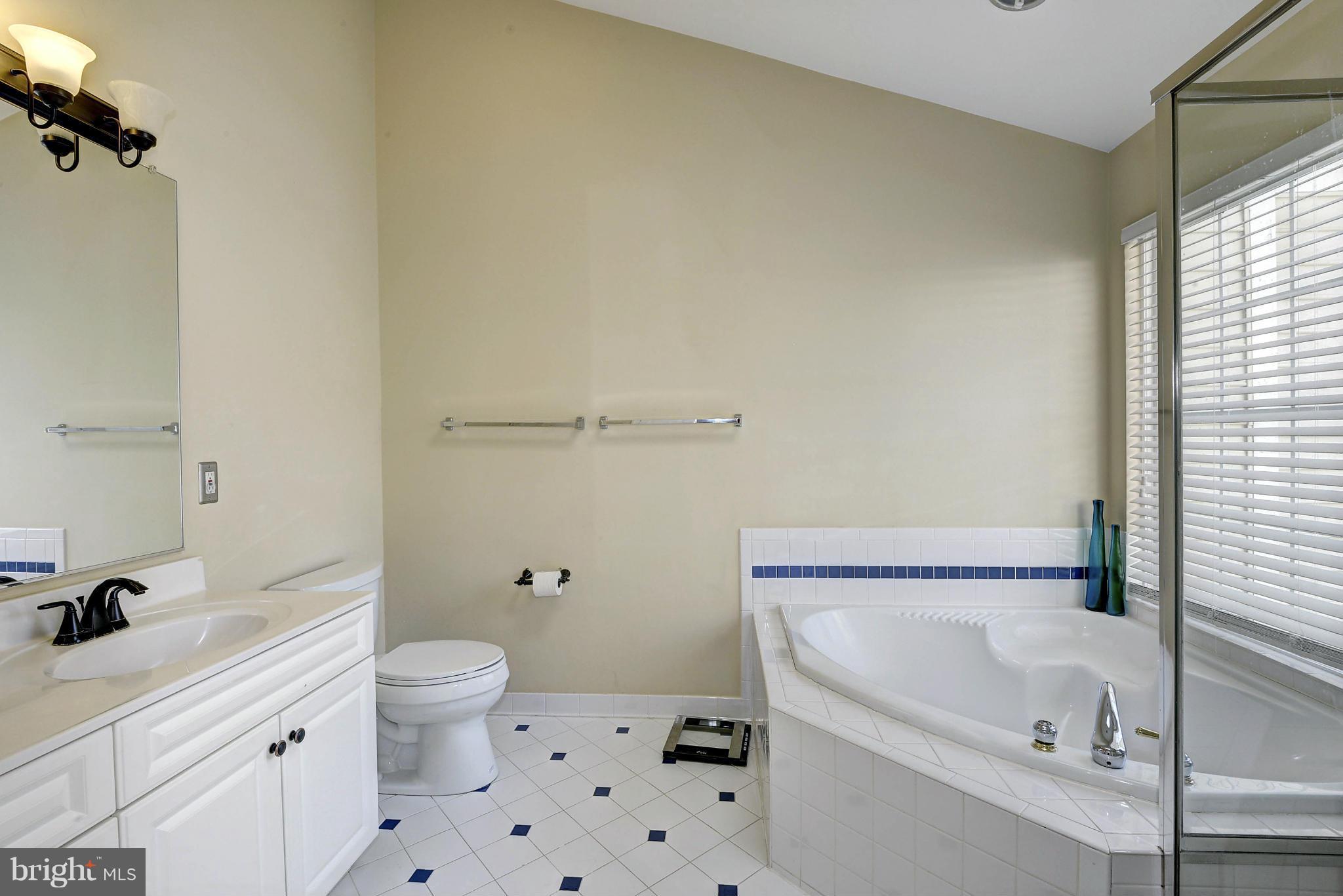 1986 Logan Manor Drive Reston, VA 20190 - Photo 22 of 30 Bath (Master)