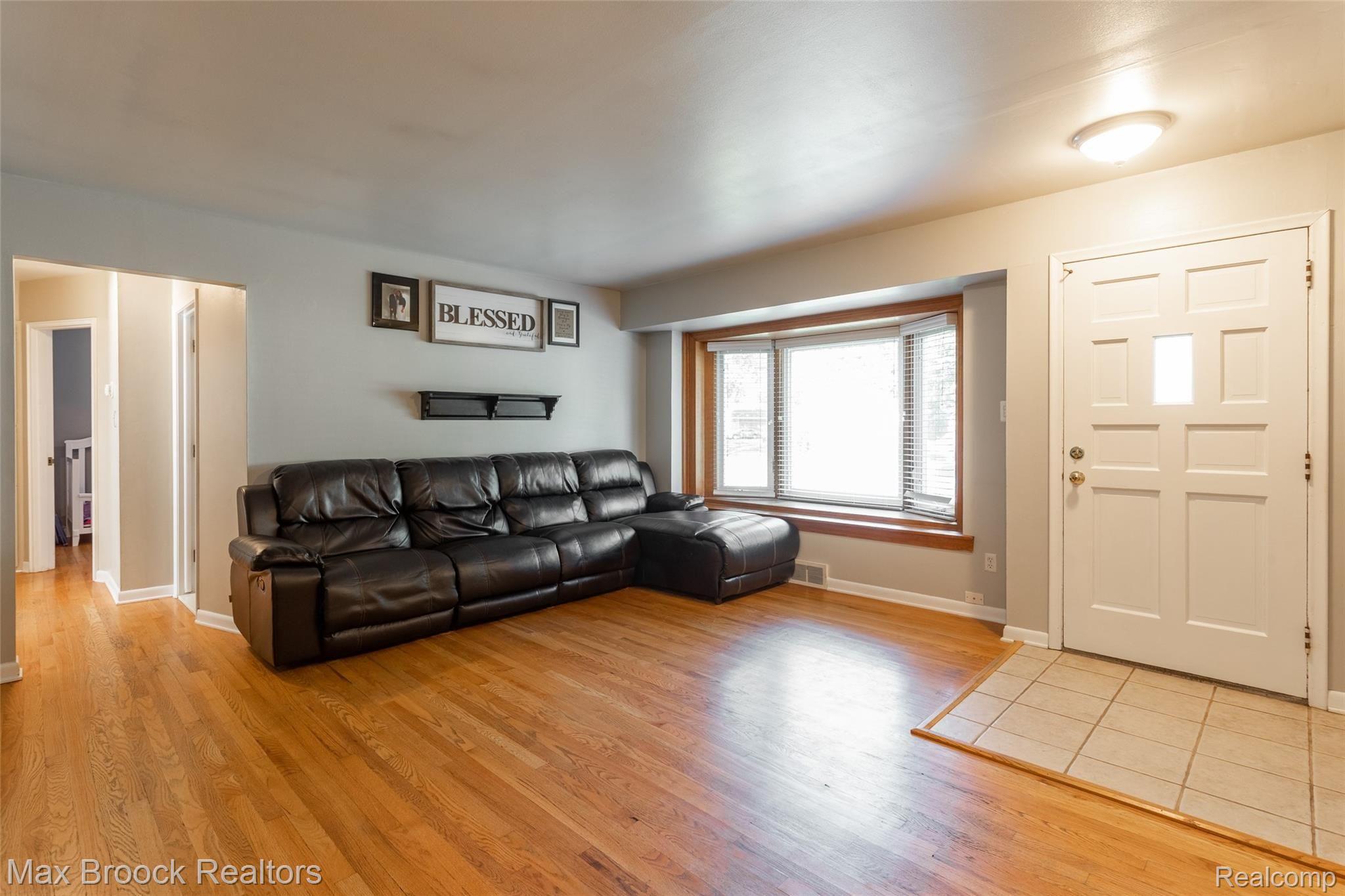 31611 Marblehead Road Farmington, MI 48336 - Photo 7 of 32 244A3341.jpg