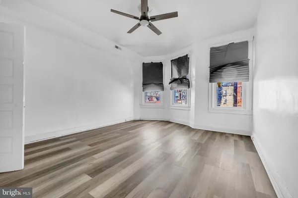 a view of a livingroom with hardwood floor and a ceiling fan
