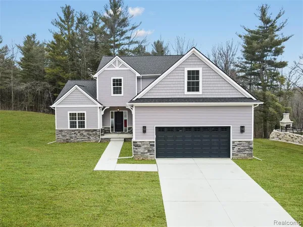 $689,000 | 7670 Parshallville Road, Fenton, MI 48430