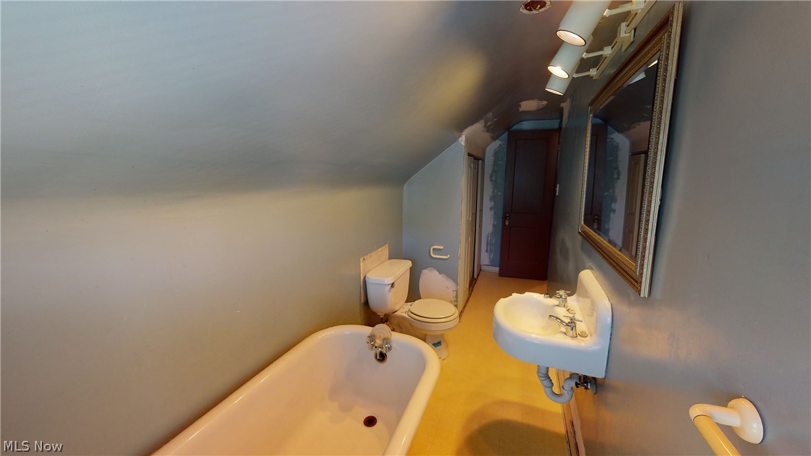 3570 Riedham Road Cleveland, OH 44120 - Photo 16 of 35