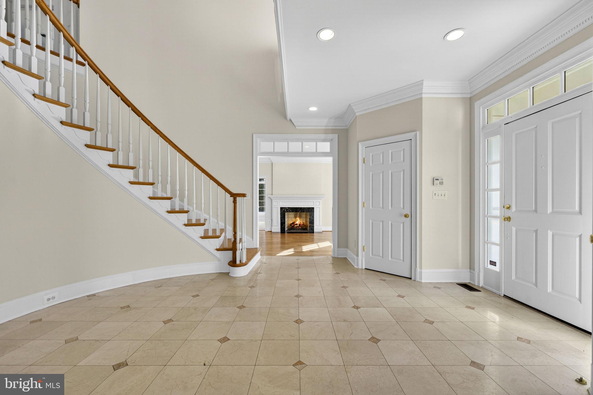 451 Seneca Road Great Falls, VA 22066 - Photo 5 of 73