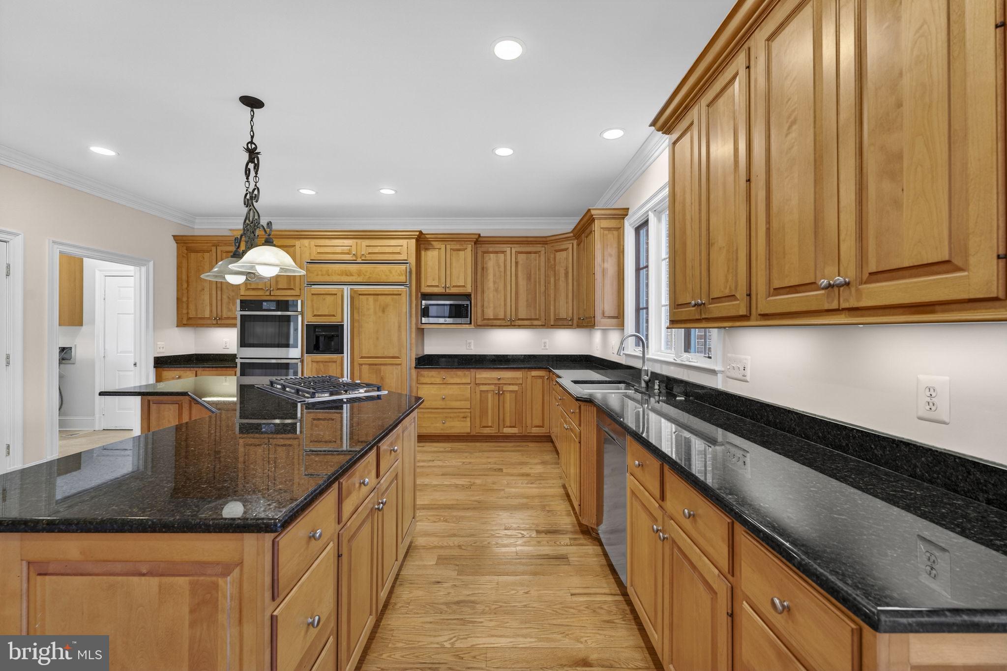 451 Seneca Road Great Falls, VA 22066 - Photo 10 of 73