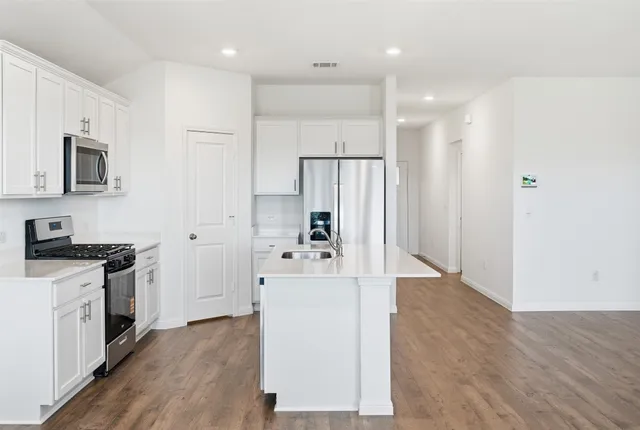 $1,895 | 331 Mustang Lake Circle, Buda, TX 78610