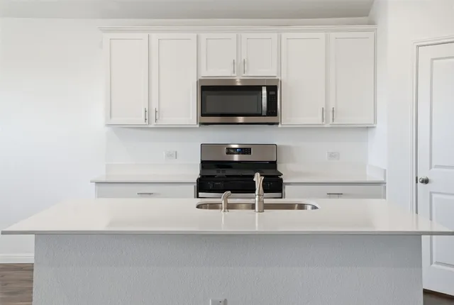 $1,895 | 331 Mustang Lake Circle, Buda, TX 78610