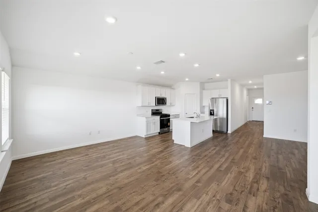 $1,895 | 331 Mustang Lake Circle, Buda, TX 78610