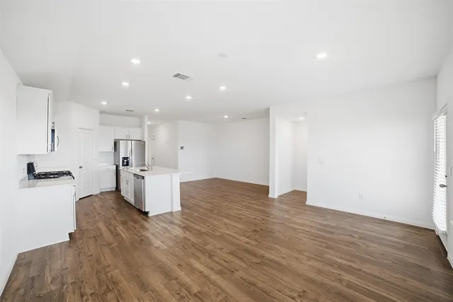 $1,895 | 331 Mustang Lake Circle, Buda, TX 78610