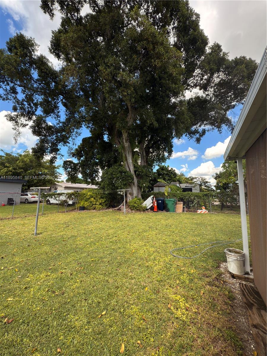 30120 Southwest 149th Avenue Homestead, FL 33033 - Photo 4 of 36