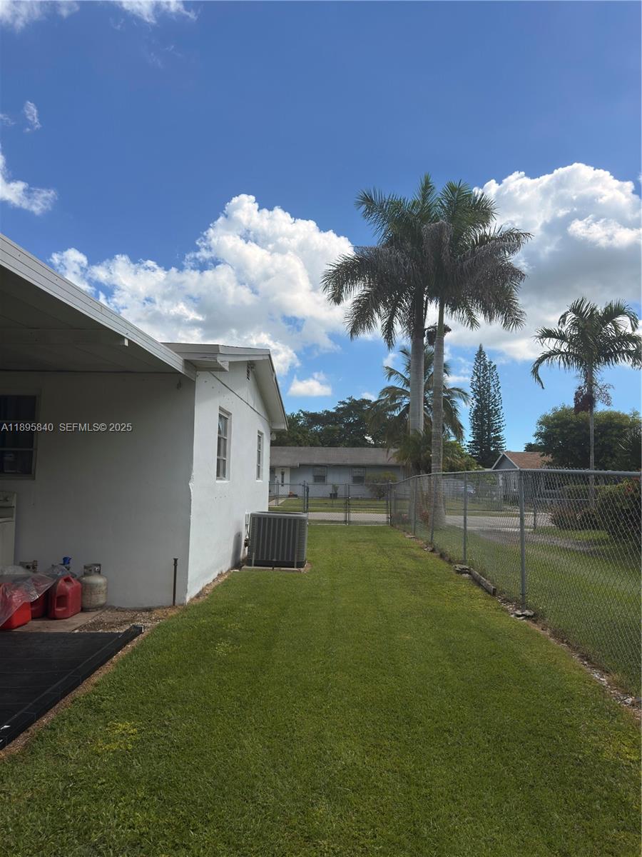 30120 Southwest 149th Avenue Homestead, FL 33033 - Photo 5 of 36