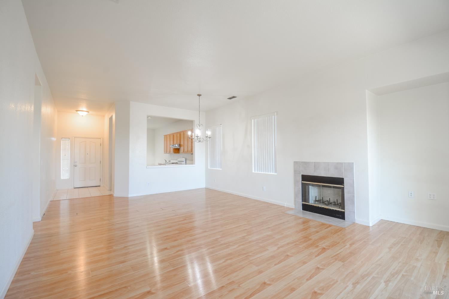 300 Rennert Way Dixon, CA 95620 - Photo 5 of 24 Gallery Image 5