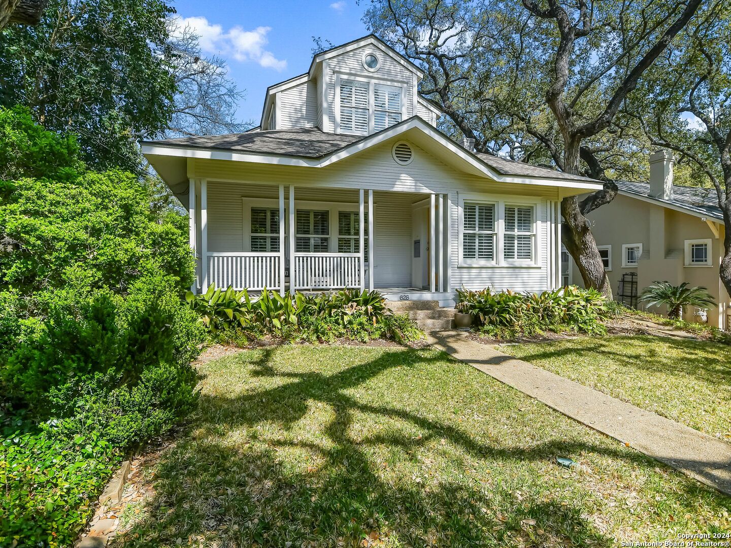 628 Patterson Avenue Alamo Heights, TX 78209 - Photo 1 of 1 a front view of a house with a yard
