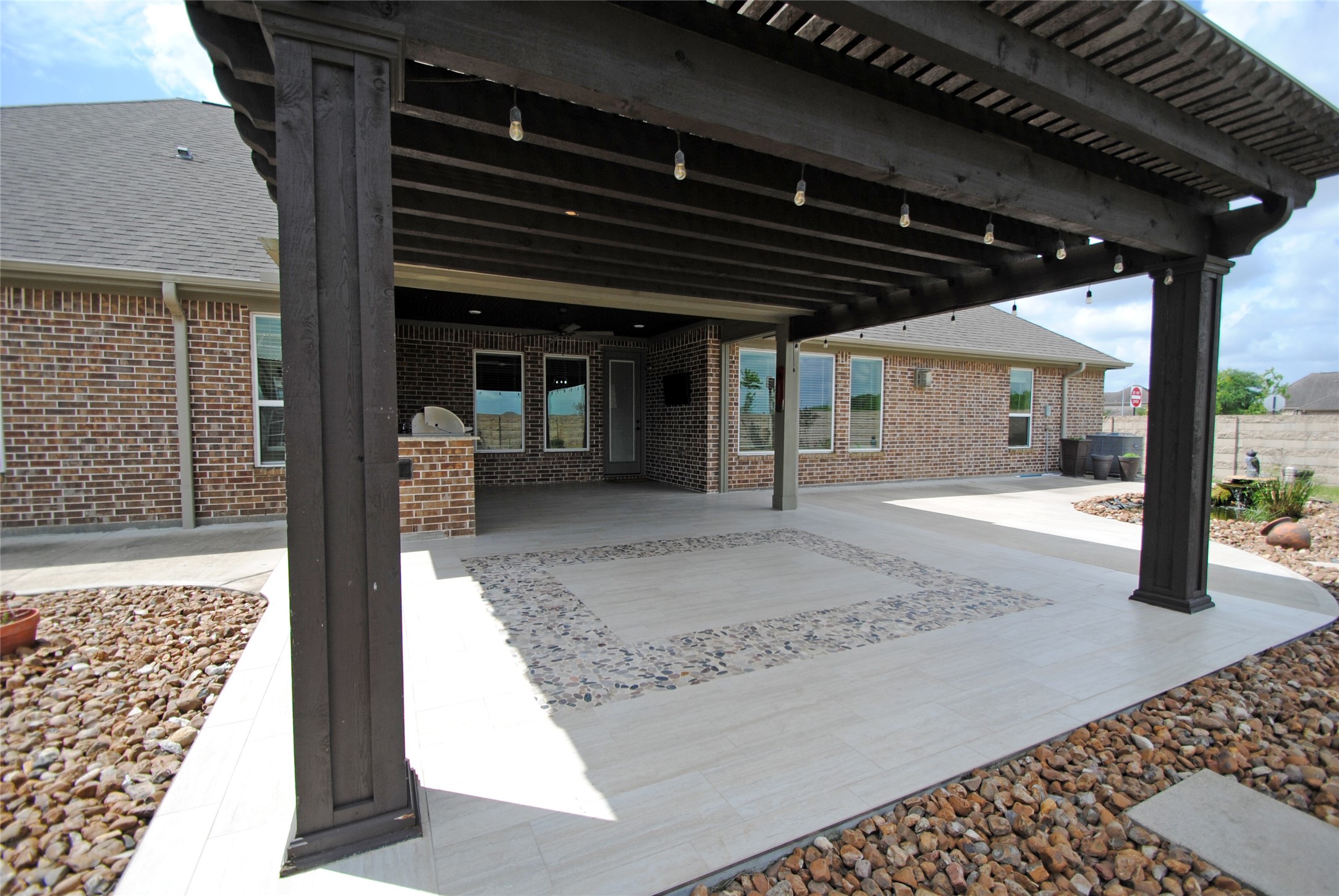 2803 Quartz Rdg Drive Rosharon, TX 77583 - Photo 37 of 44 Oversized Covered Patio
