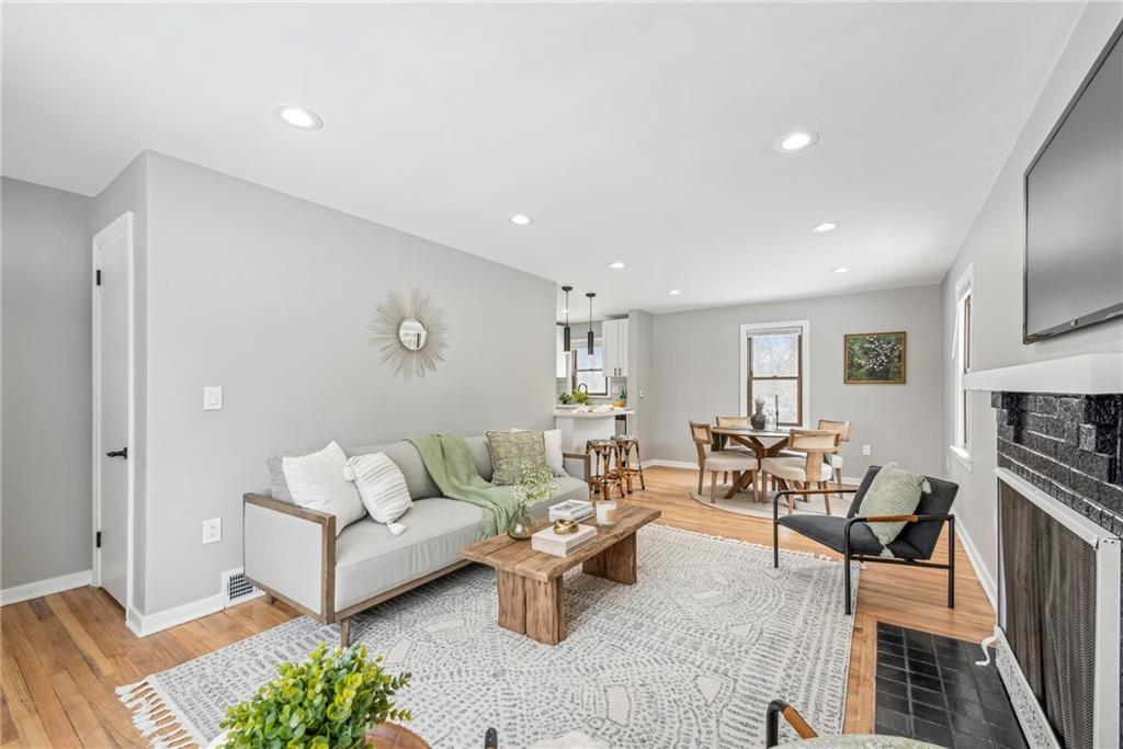 5551 Grubbs Road Gibsonia, PA 15044 - Photo 3 of 23 Gallery Image 3