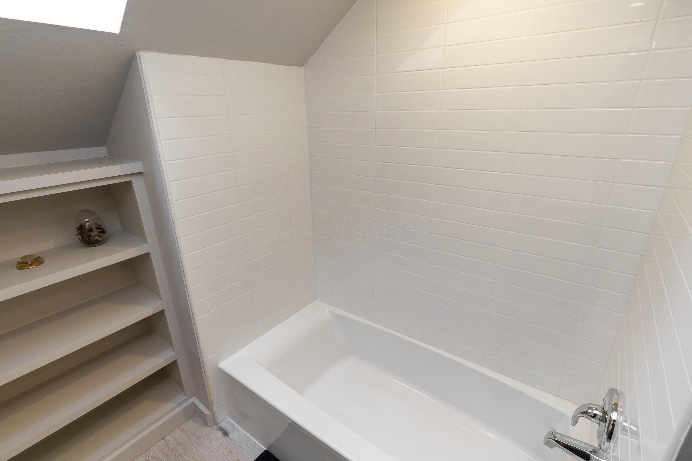 1037 Ravine Ridge Drive Columbus, OH 43085 - Photo 40 of 74 Full Bathroom 2