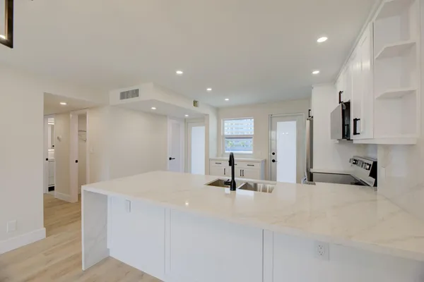 $425,000 | 201 North Ocean Boulevard, Unit 207, Pompano Beach, FL 33062